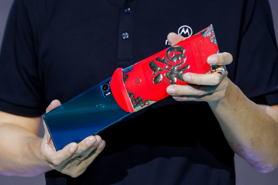 摩托罗拉edge来势汹汹!最轻5G手机,还要最便宜1亿像素主摄!