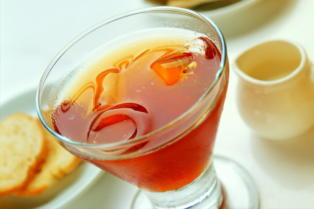 爱喝冰红茶,教你自己做,5块钱做一锅,冰爽好喝无添加,不发苦