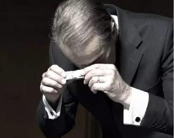 而沃维汉更是将郭万钧讲给他的知识全部详细做了记录.