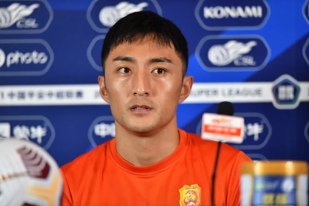 李霄鹏武汉队百分之二百对待天津津门虎期待能拿到比赛胜利