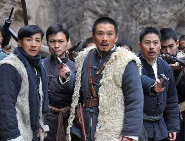 山神爷的绺子(胡子团伙)势力大,周边小绺子都对其臣服,一旦有难以攻破