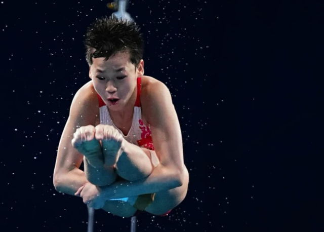 全红婵改写总分纪录,中国跳水金牌累计46枚,本届差1枚包揽