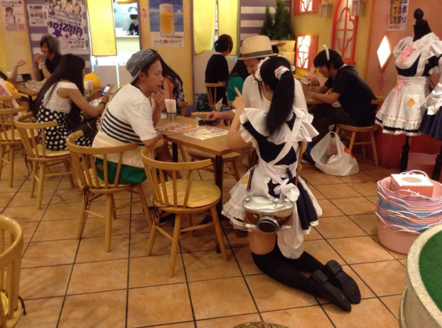 日本人喜欢跪式服务,她们不会觉得累吗?