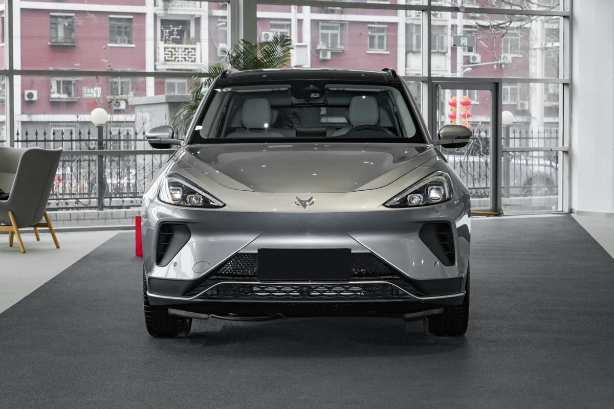北汽极狐suv,性价比不错,给终身质保 5g技术,但缺点也明显