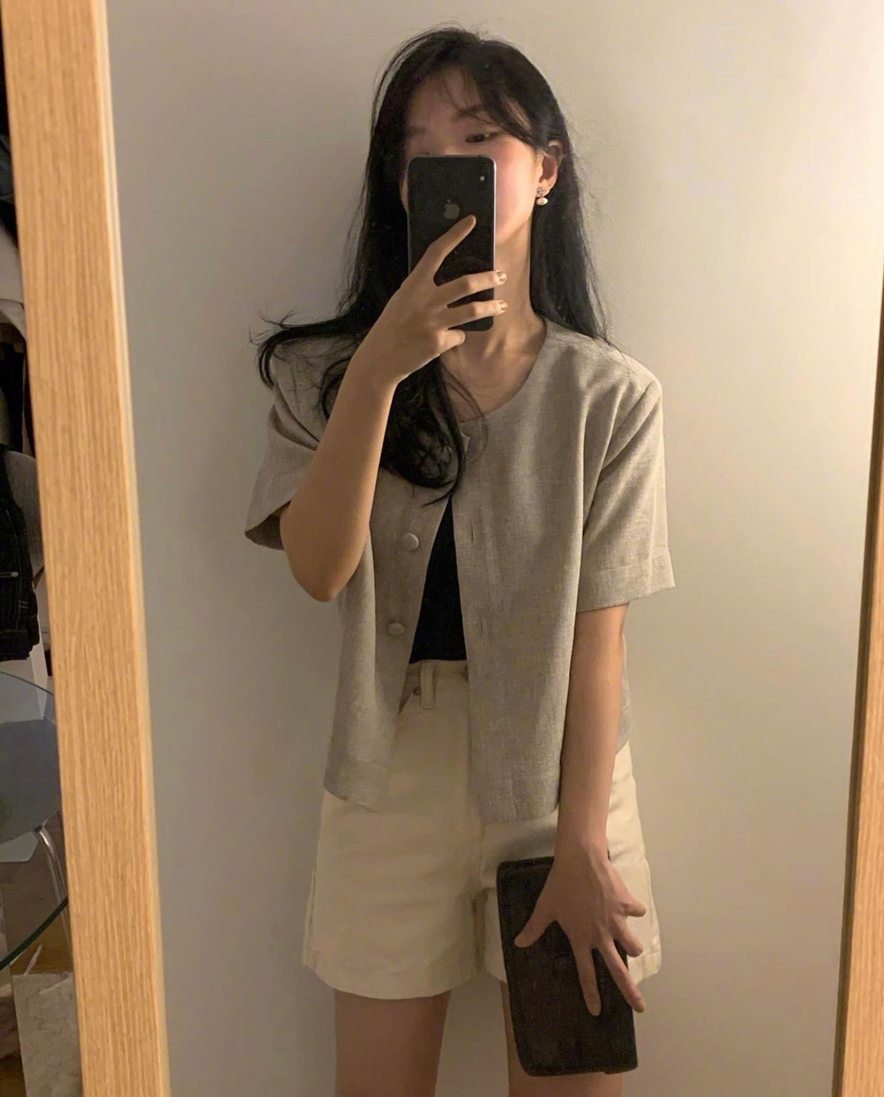 韩国ins博主的每日对镜穿搭自拍记录简约文艺的风格好喜欢