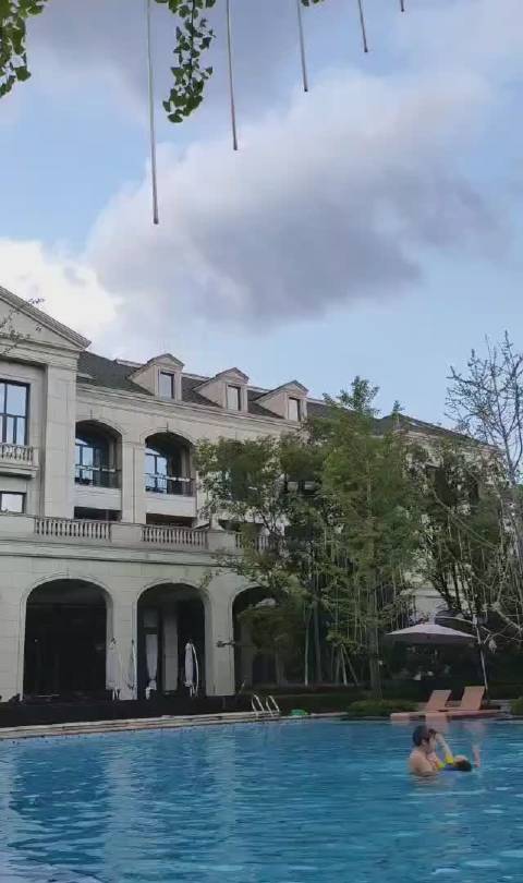 杭州周边亲子游,这家德清莫干山尊蓝山居不错哦 有露天泳池……__财经