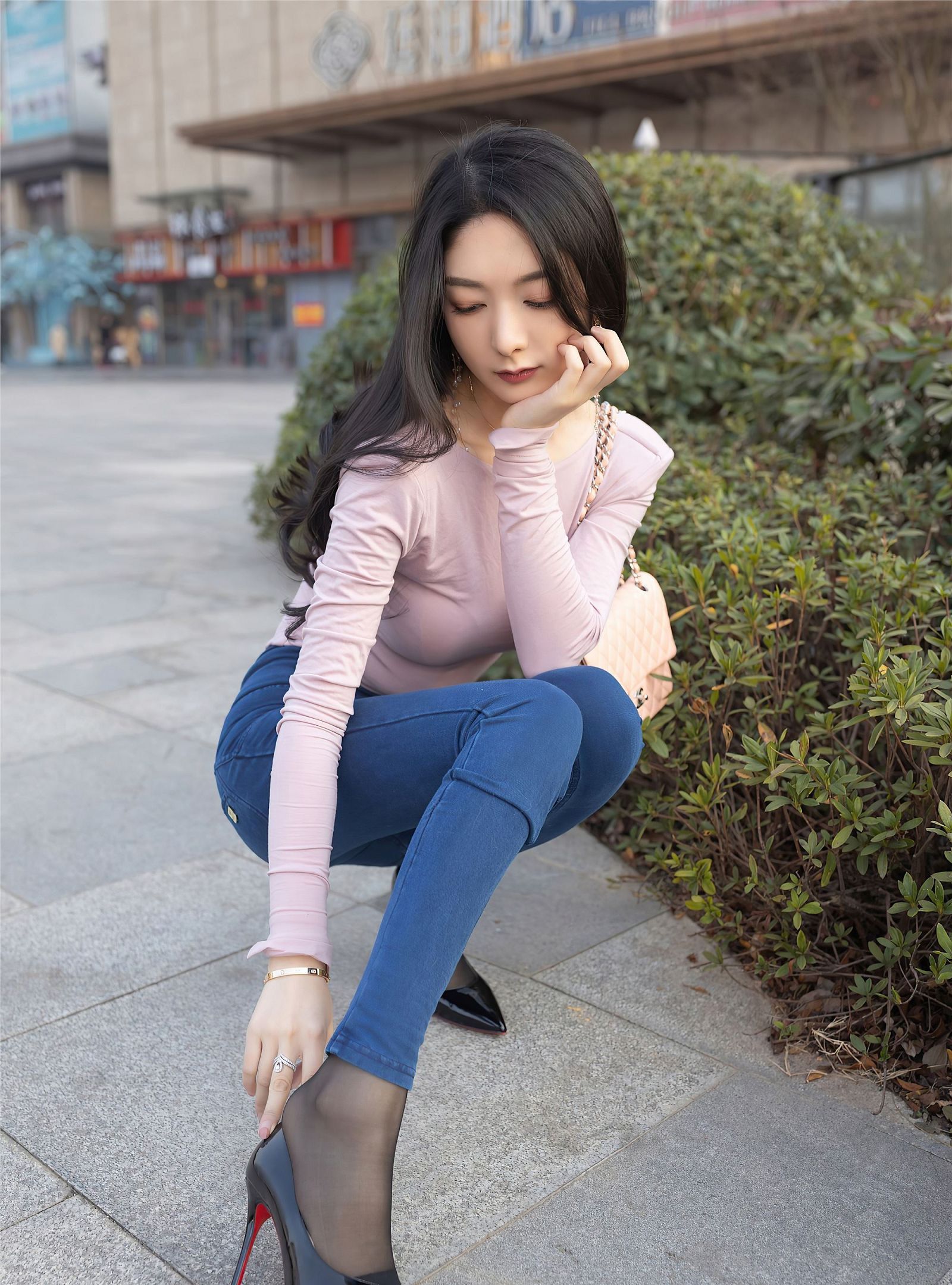 时尚美女小姐姐的装扮,再奉上适合发朋友圈的句子!第124期