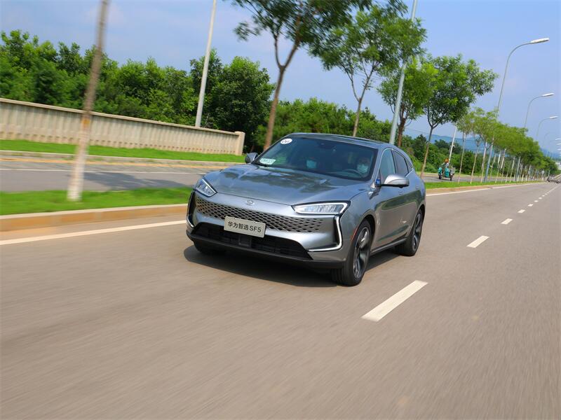 解锁增程车的新玩法 赛力斯华为智选sf5轻体验