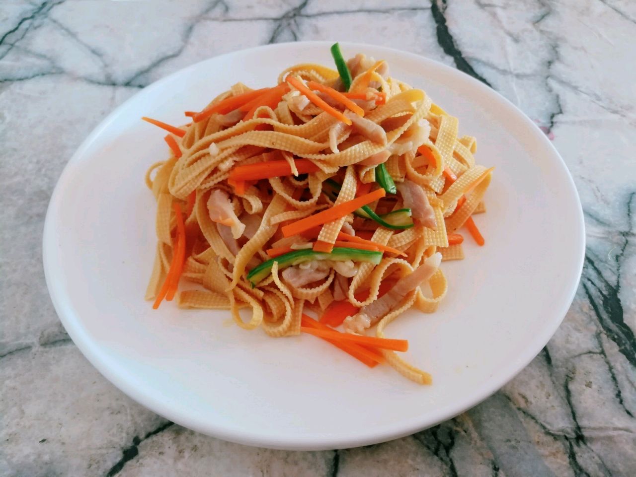 手把手教你做洋葱千张肉丝简单咸香又美味吃起来更有弹劲