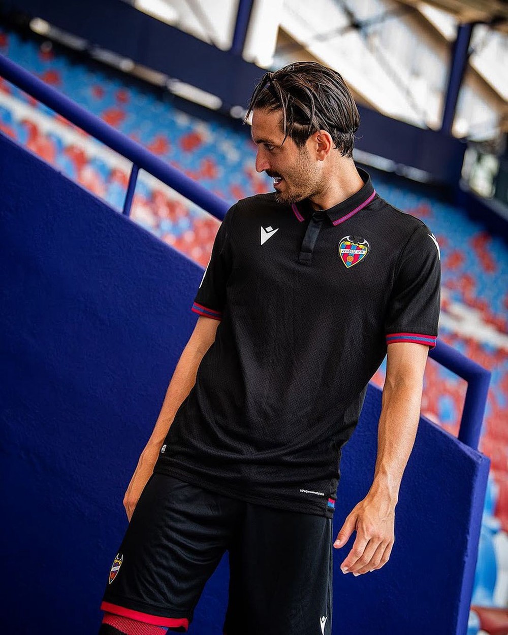 macron发布莱万特2021/22赛季主客场球衣