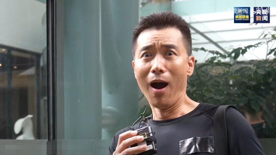 央视最帅新闻主播郭志坚还是运动达人使出洪荒之力与傅园慧过招