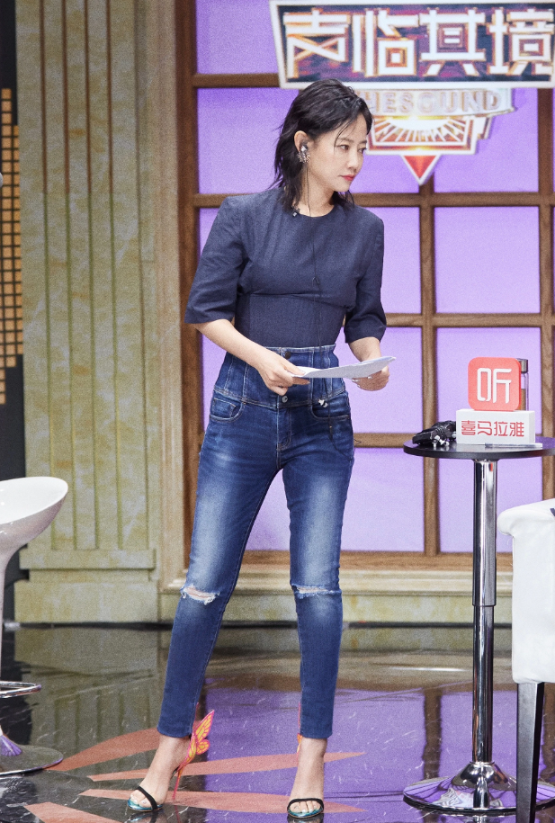 谭卓气场有多强?当她穿上牛仔裤,比穿西装还霸气