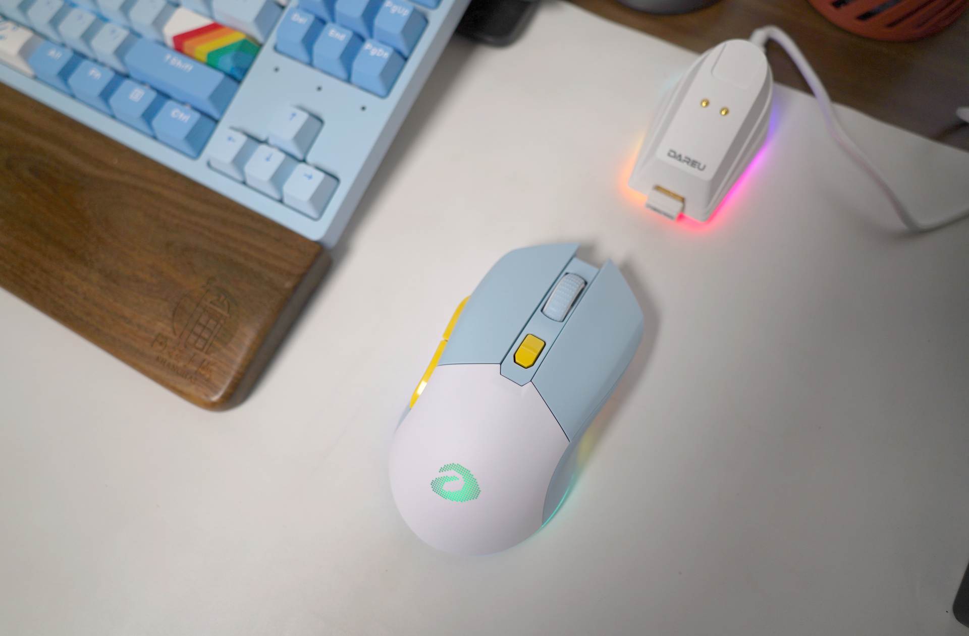 神雕侠侣桌面新宠达尔优发布em901轻量化鼠标