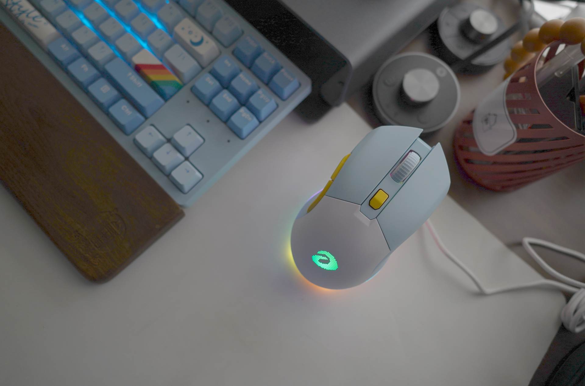 神雕侠侣桌面新宠达尔优发布em901轻量化鼠标