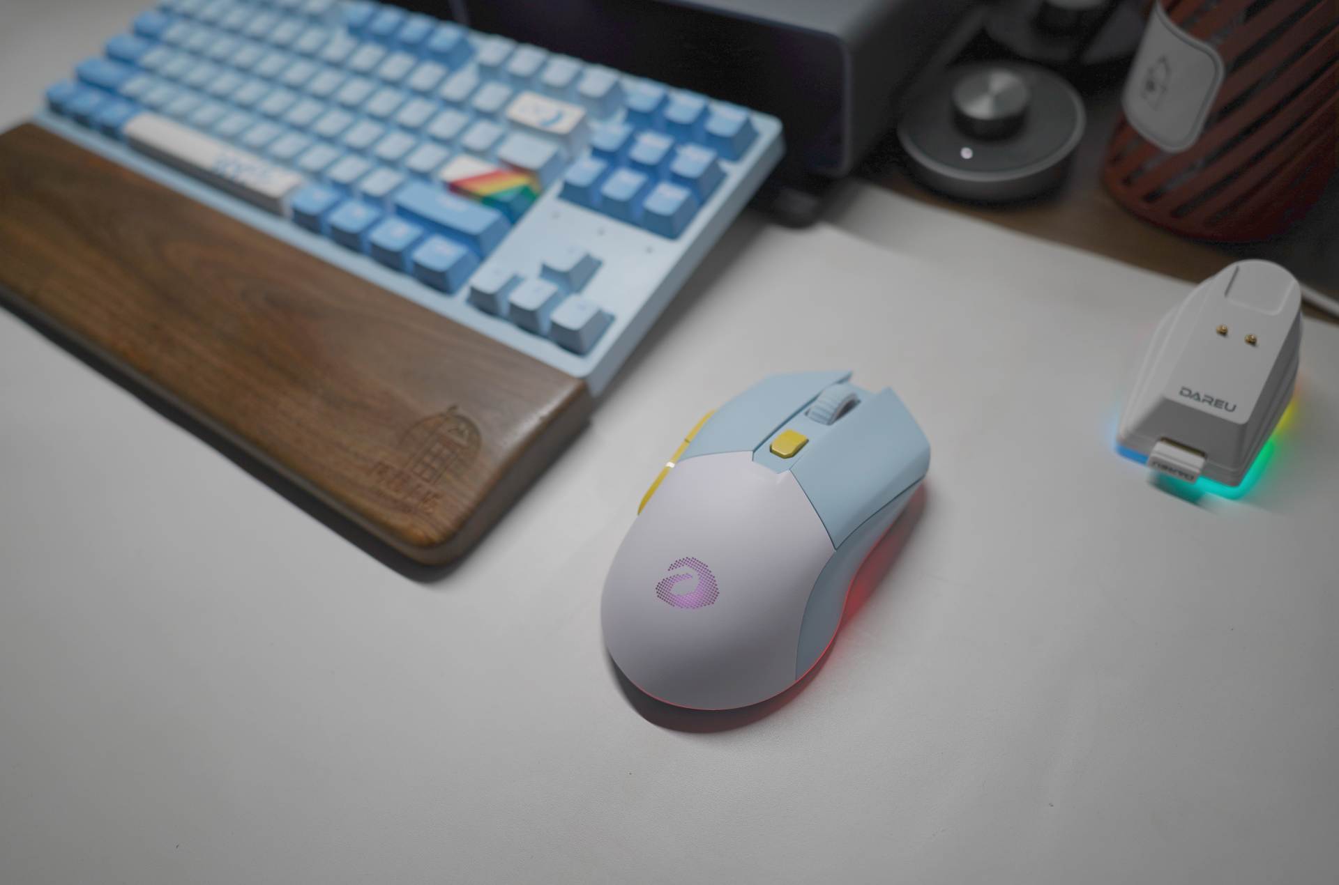 神雕侠侣桌面新宠达尔优发布em901轻量化鼠标