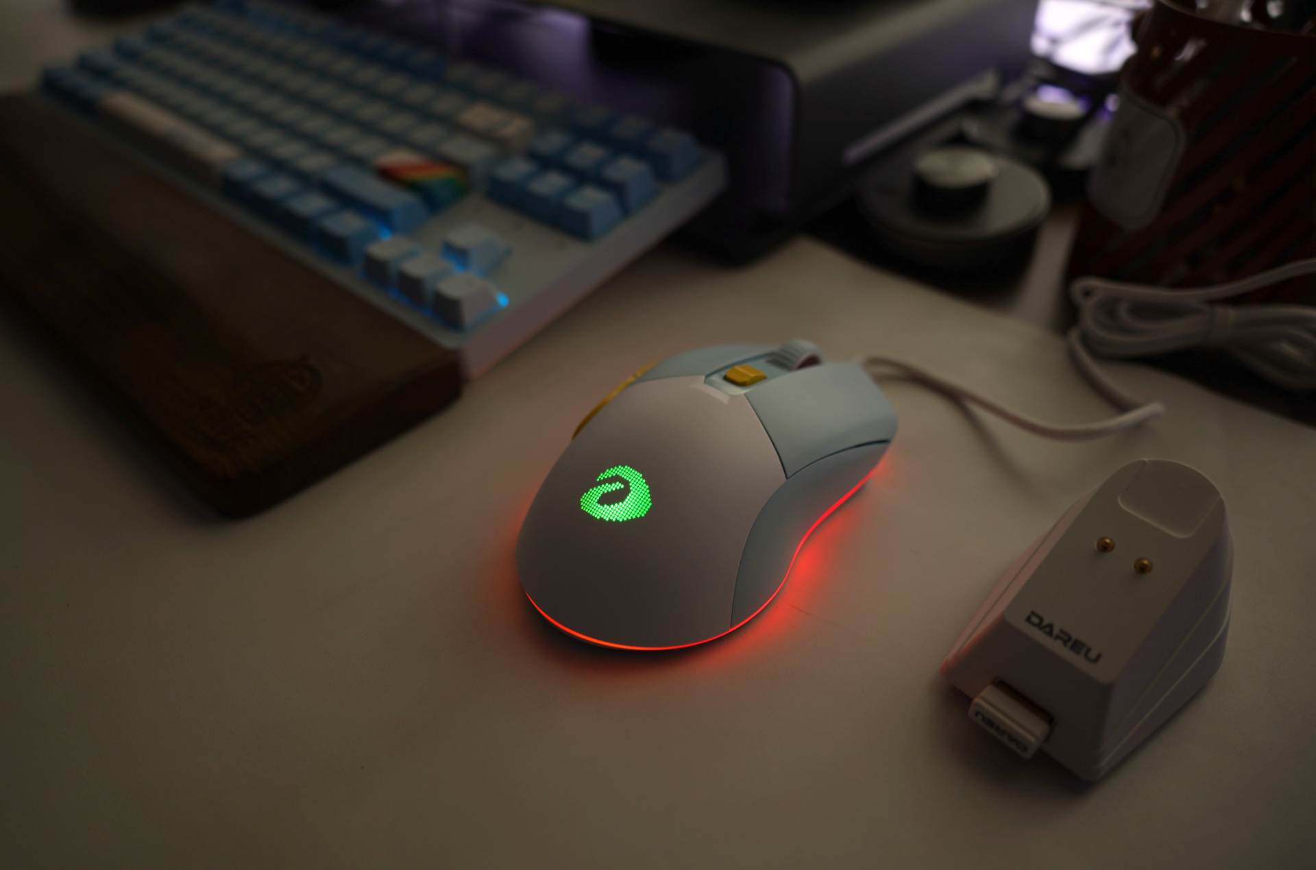 神雕侠侣桌面新宠达尔优发布em901轻量化鼠标