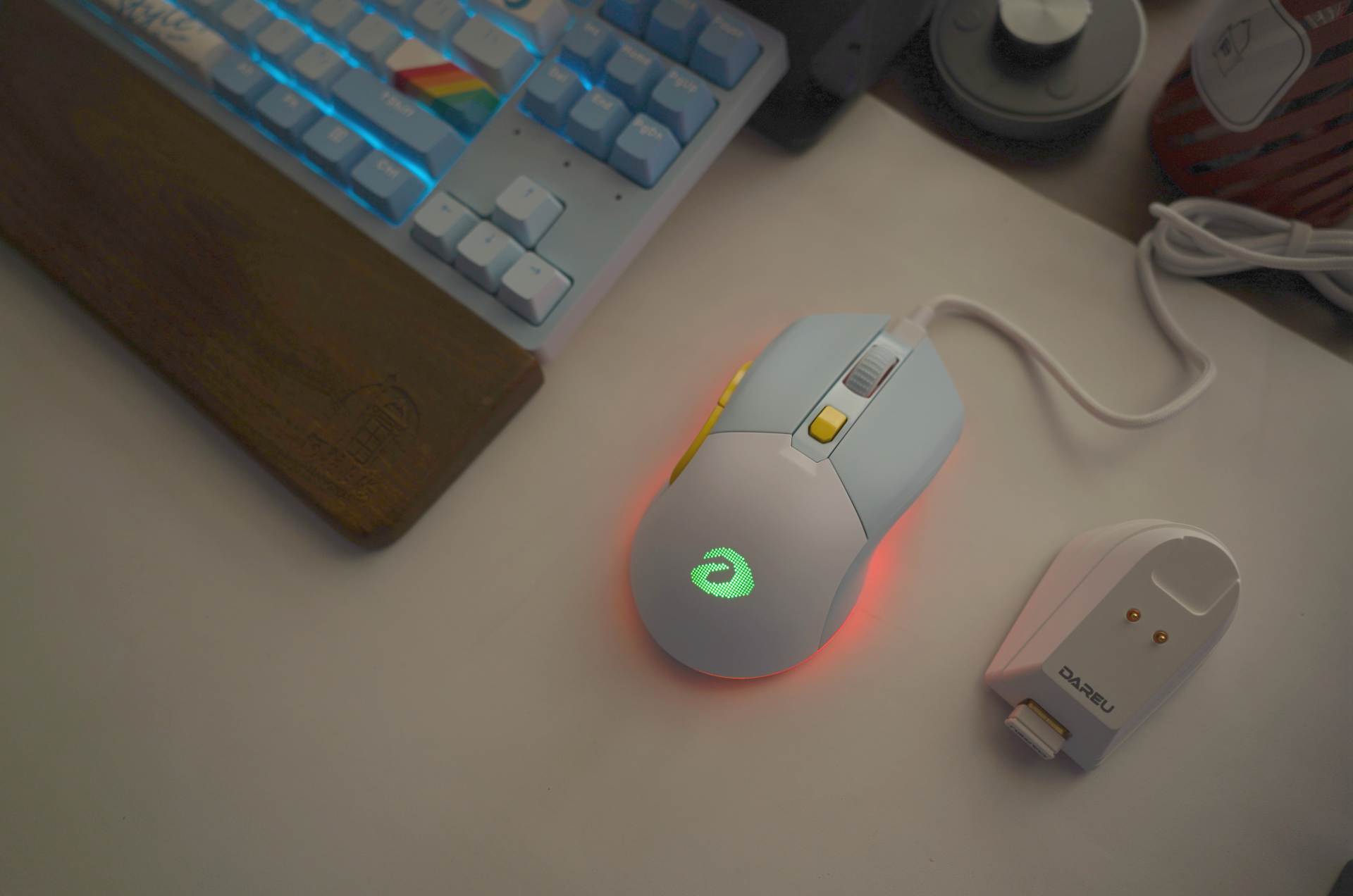 神雕侠侣桌面新宠达尔优发布em901轻量化鼠标