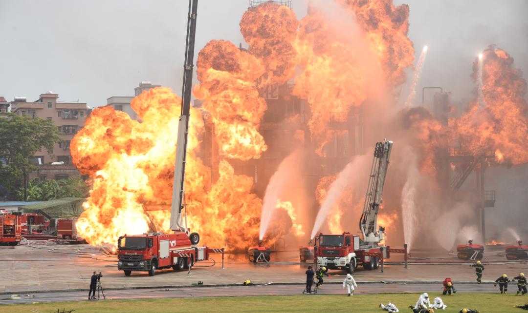 资料图:化工和高层火灾扑救演练现场.广东省消防救援总队官网