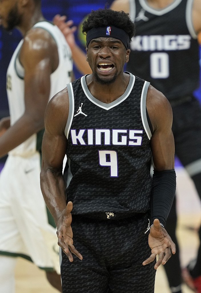 名记:特伦斯-戴维斯与国王达成一份两年保障合同