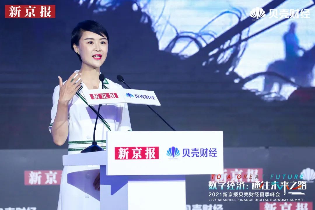 短视频的账号名称从最初的"贺县长说昭苏",更新为"贺局长说伊犁"