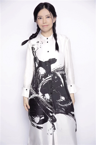 歌手的评价,她是蒋凡,是成团已二十年的内地顶尖电子音乐组合"与非门"