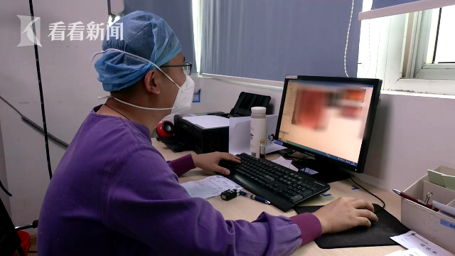 视频｜男子清洗舌苔 一不小心18厘米长牙刷“吞”下肚休闲区蓝鸢梦想 - Www.slyday.coM