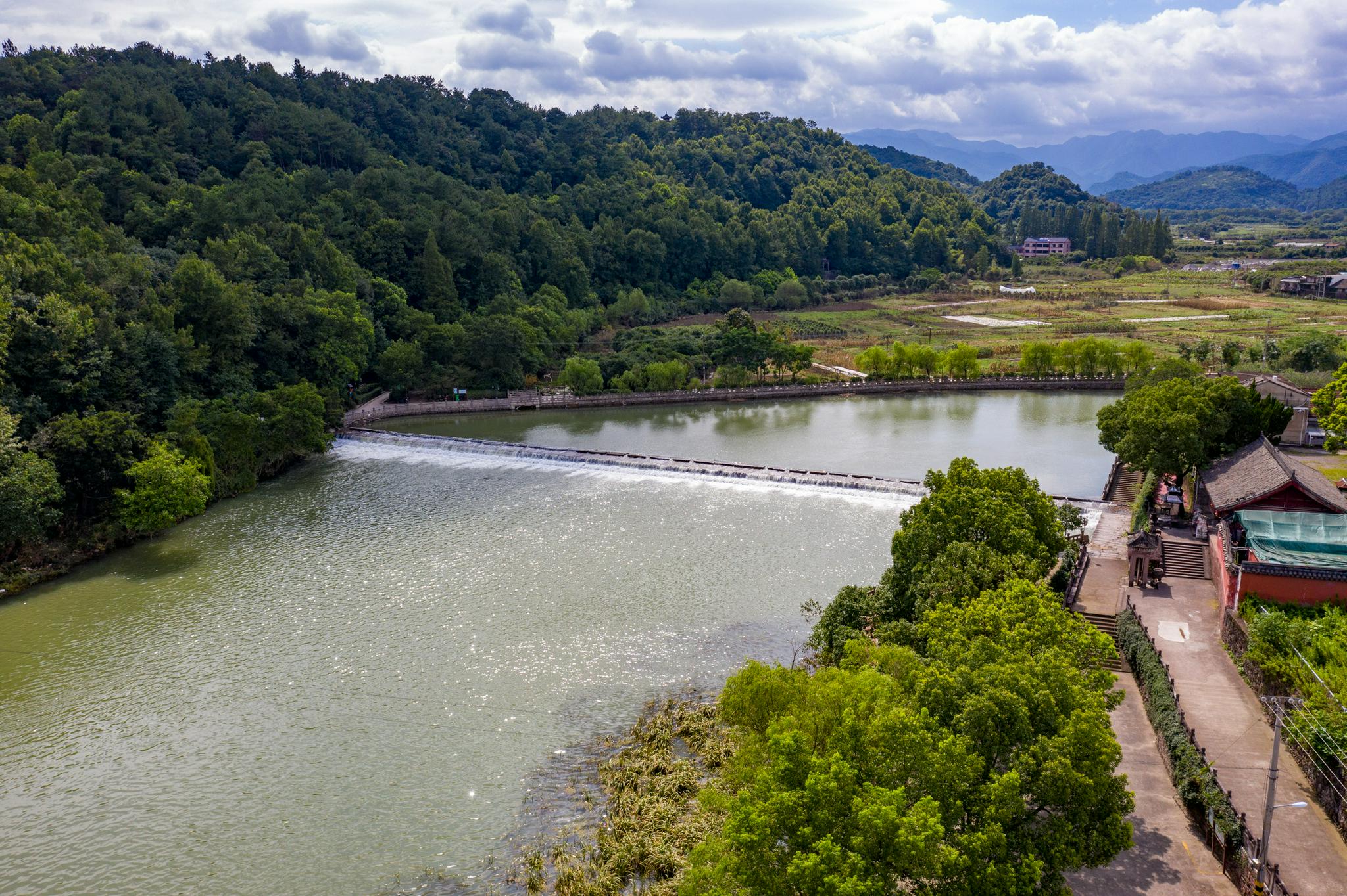 宁波海曙它山堰上水流激荡