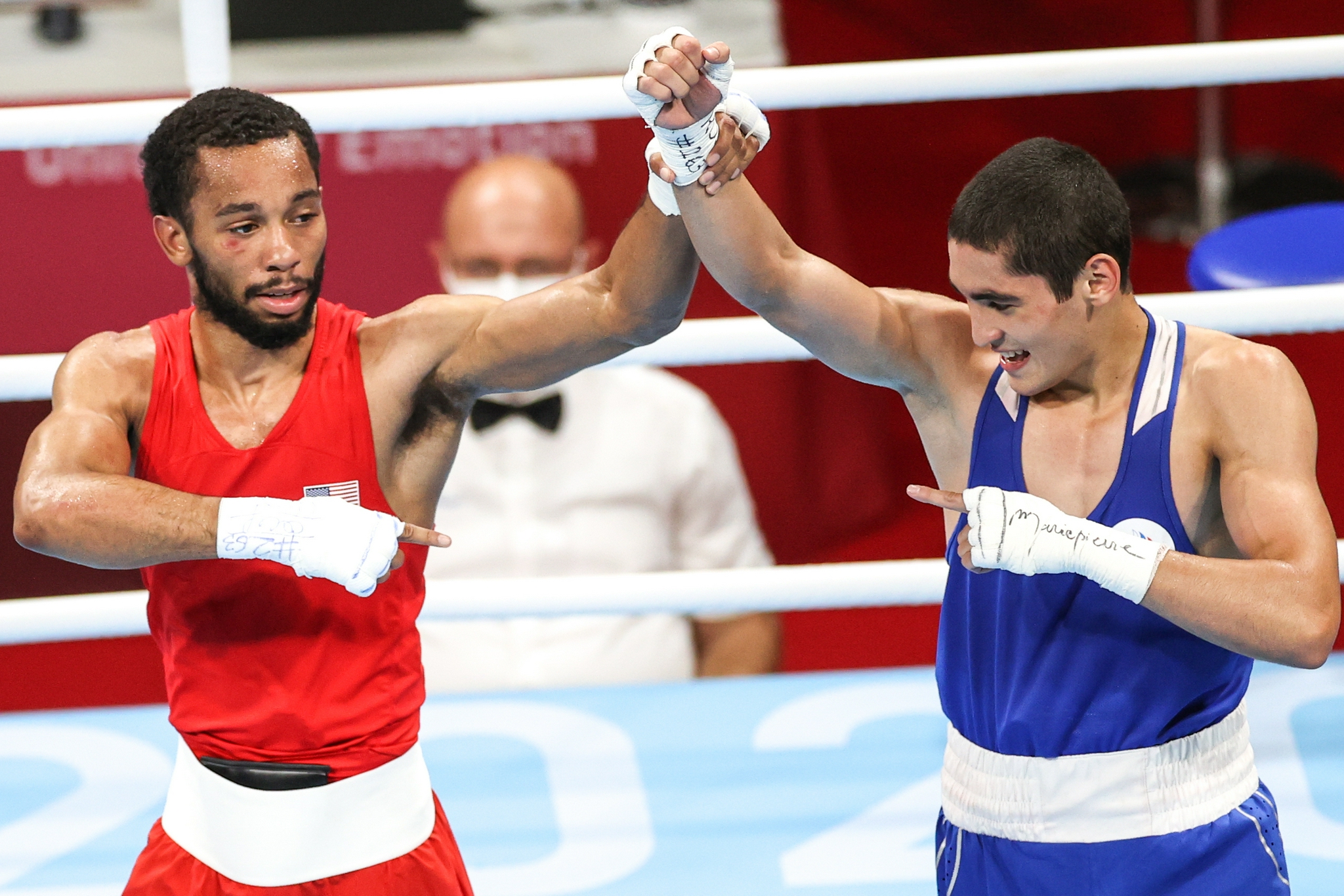 拳击男子57公斤级决赛俄罗斯运动员巴特尔加济耶夫夺冠