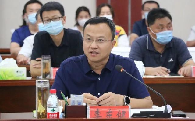 局长郭洪波汇报邯郸市灾害救助工作,县委书记李东健汇报鸡泽县灾害