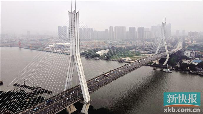 鹤洞大桥计划全封闭施工时间为2021年8月13日至2022年1月31日.