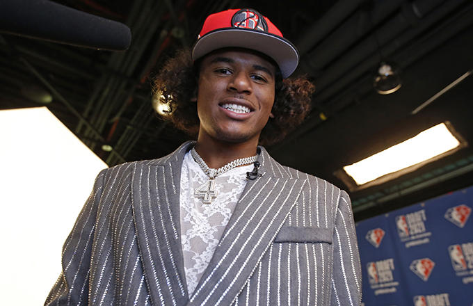 首季工资900万榜眼杰伦格林正式签约火箭