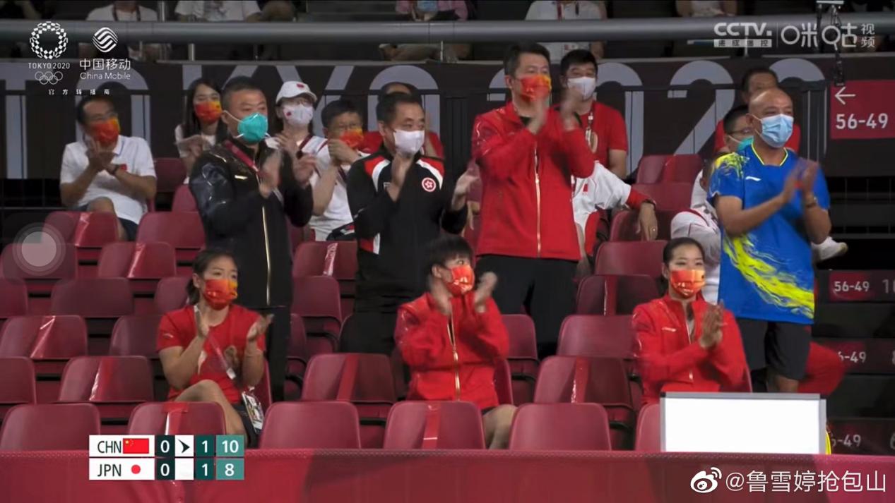 国乒女团决赛，网友发现中国香港男乒主教练又来现场为中国队加油了休闲区蓝鸢梦想 - Www.slyday.coM