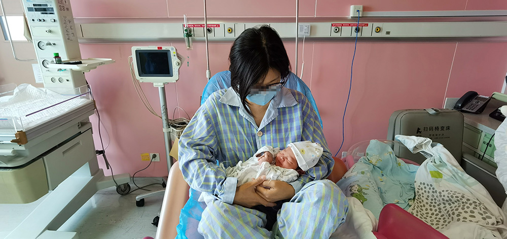 所在小区被列为中风险地区，上海孕产妇被紧急送医诞下宝宝