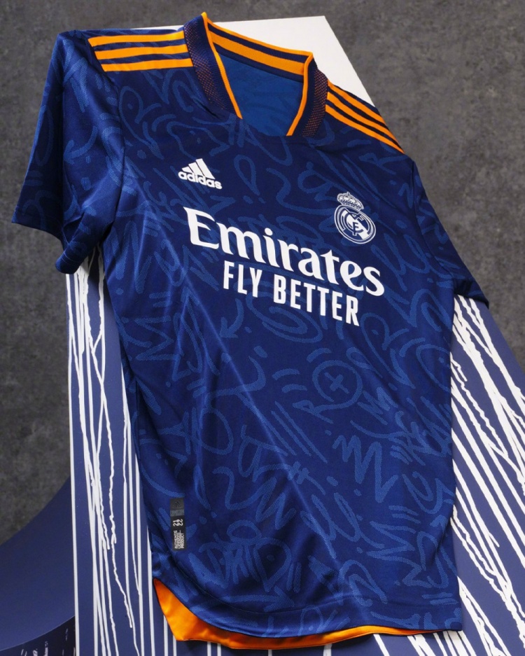 皇马发布新赛季客场球衣海蓝色深沉大气涂鸦花纹颇具时尚感