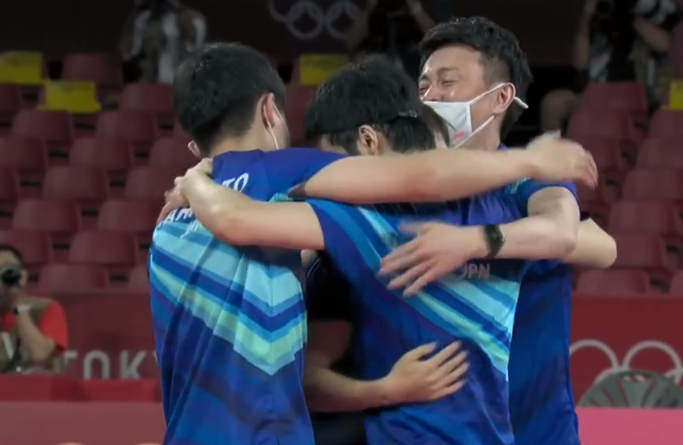 张本智和第1时间拥抱“大哥”水谷隼！日媒：日本乒乓球4奖牌丰收休闲区蓝鸢梦想 - Www.slyday.coM