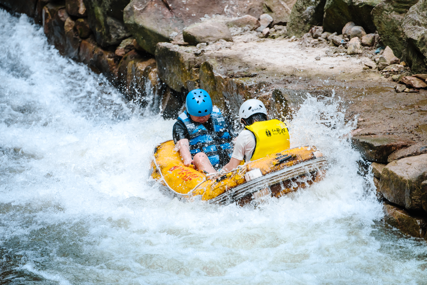 极限挑战何洛洛张彬彬夏天去哪玩新取景地安吉仙龙峡漂流