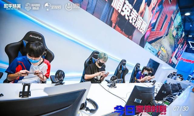 和平精英成今年cj主角王一博携手光子鸡惊喜空投吸引全场