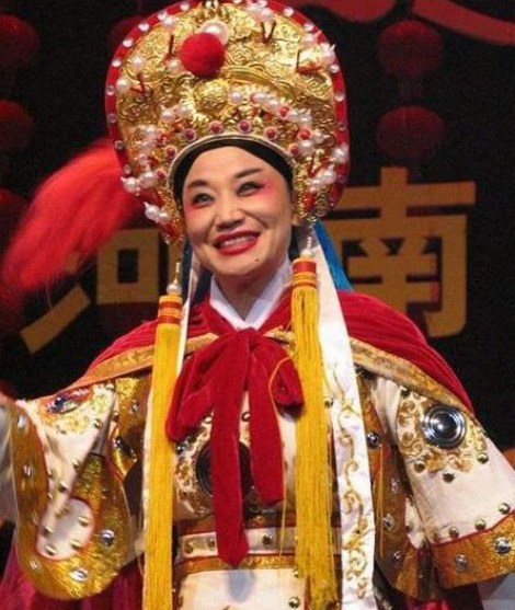 说到小香玉,我不得不提到她奶奶的常香玉,她是中国河南的一位庞大的