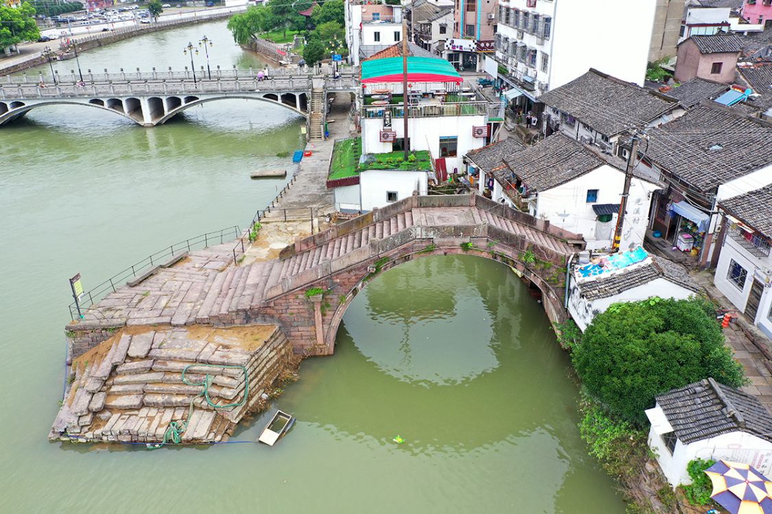 一楼水满,被网友戏称为"一楼客满".