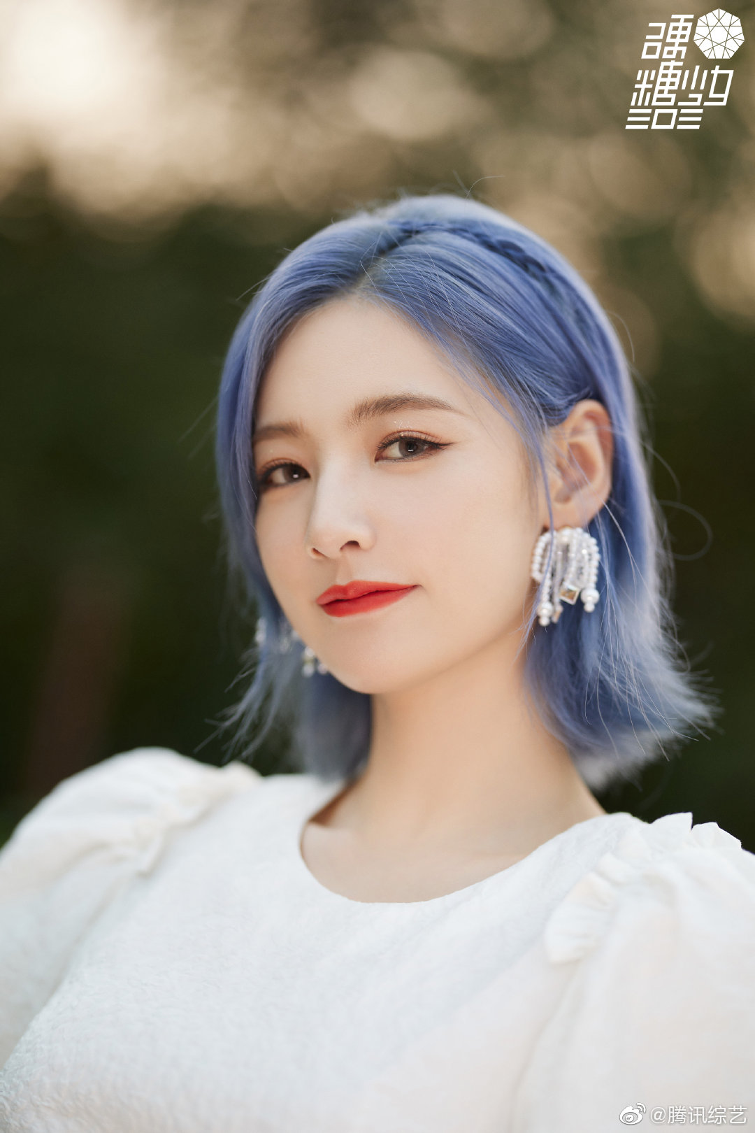 森林公主硬糖少女303赵粤最新定妆照蓝色编发展现温柔气质