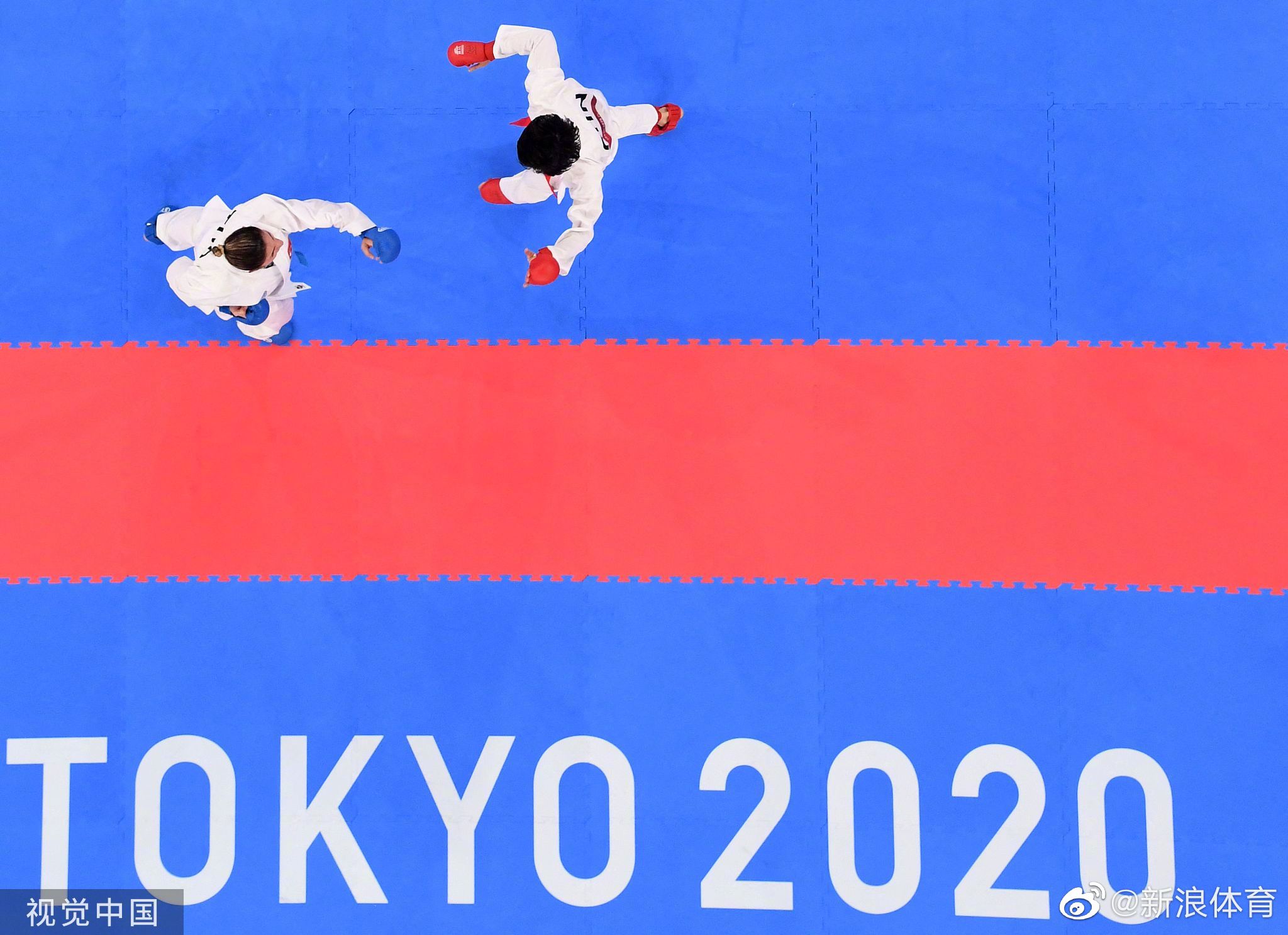 东京奥运会空手道组手比赛继续进行