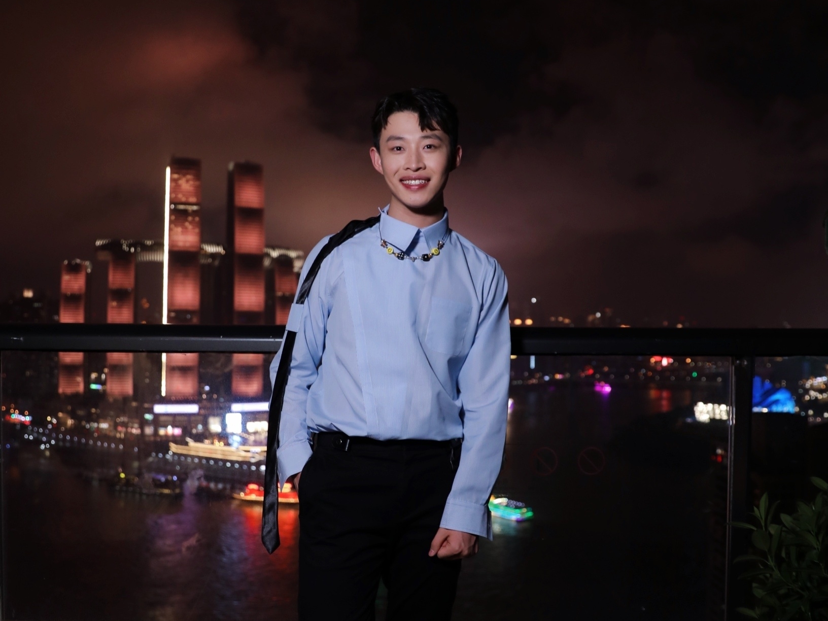 硬扛到底谢明皓账号被封线下受访称手握证据催促毛发检测