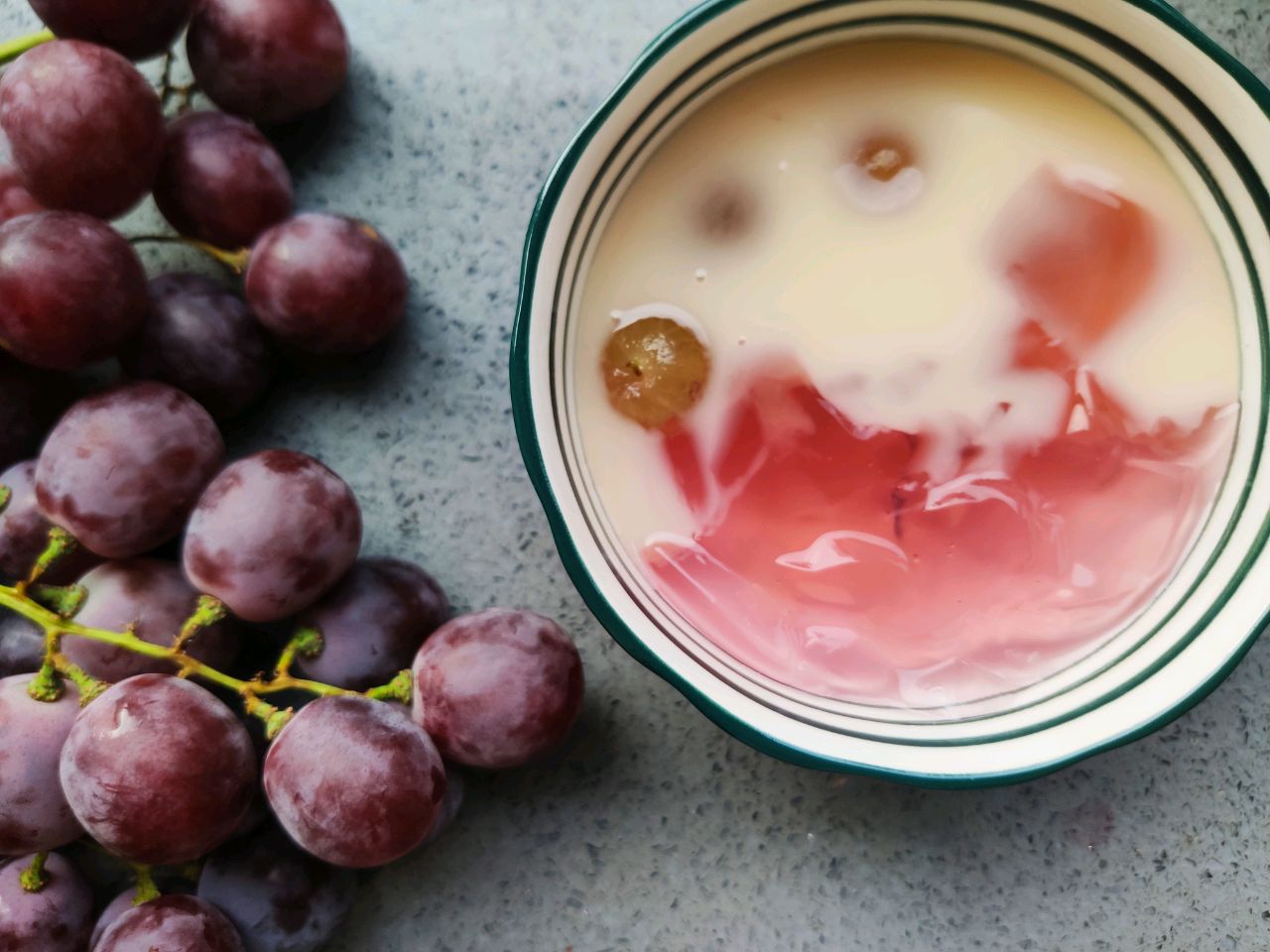 葡萄冻撞奶酸甜清爽学会之后吃葡萄再也不用吐皮了