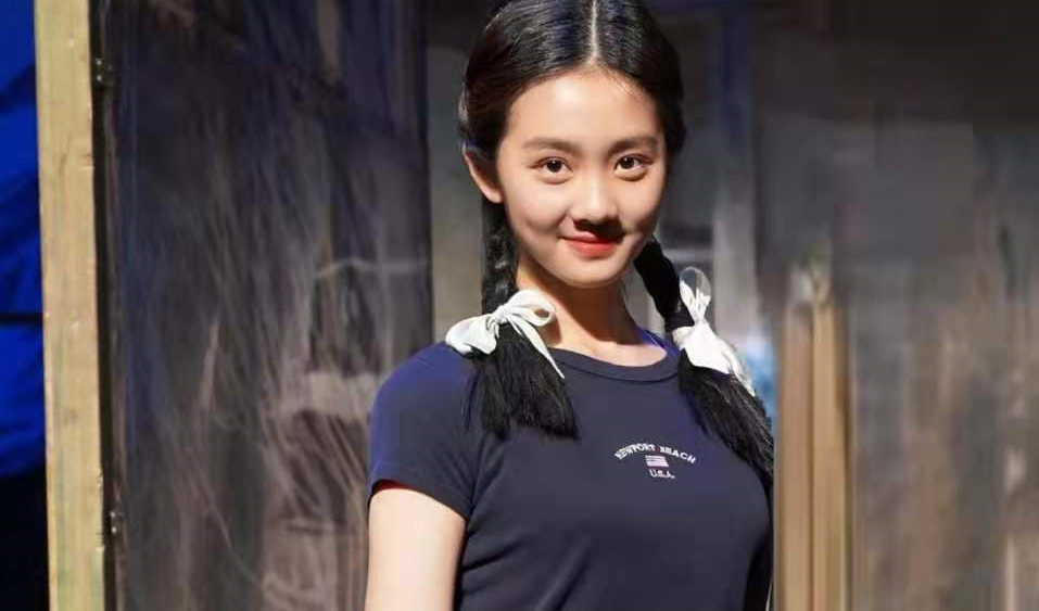 黄多多被传黄谣疑与异性在图书馆约会被开除校方回应打脸黑粉