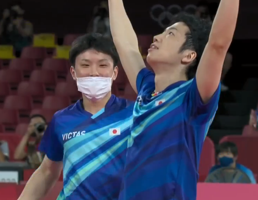 张本智和第1时间拥抱“大哥”水谷隼！日媒：日本乒乓球4奖牌丰收休闲区蓝鸢梦想 - Www.slyday.coM