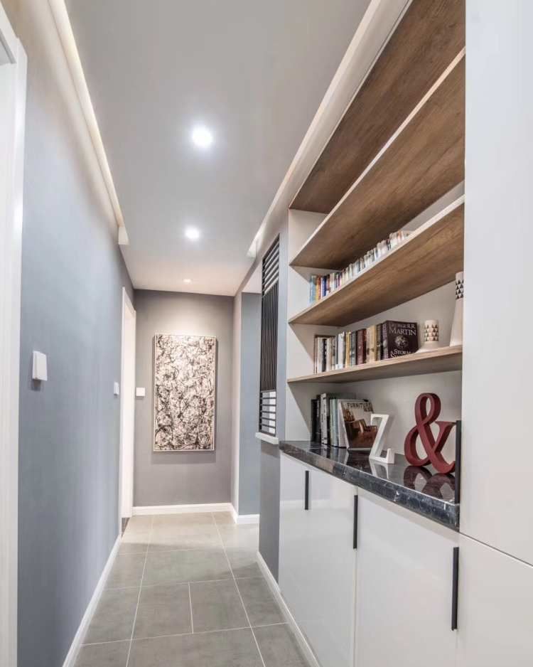 设计重点:空间利用走廊处的过道空间都利用起来,打造了一个书柜,开放