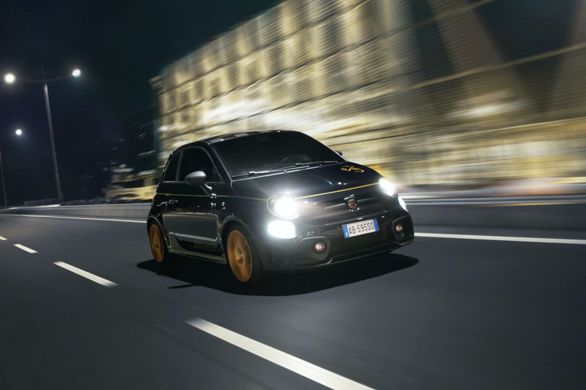 ȫ2000̨ Abarth 595رۼ۹