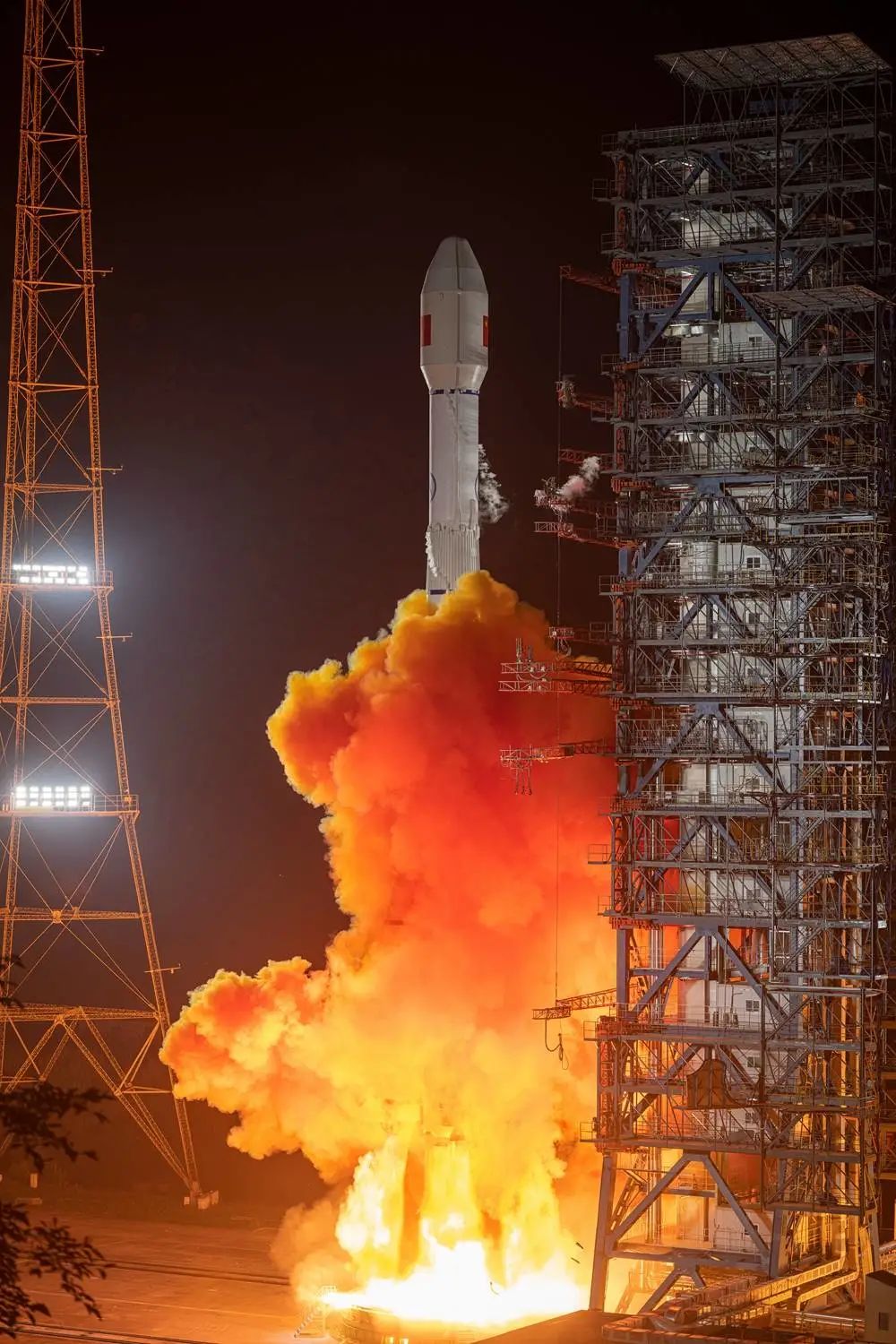 2021年8月6日0时30分,我国在西昌卫星发射中心用长征三号乙运载火箭