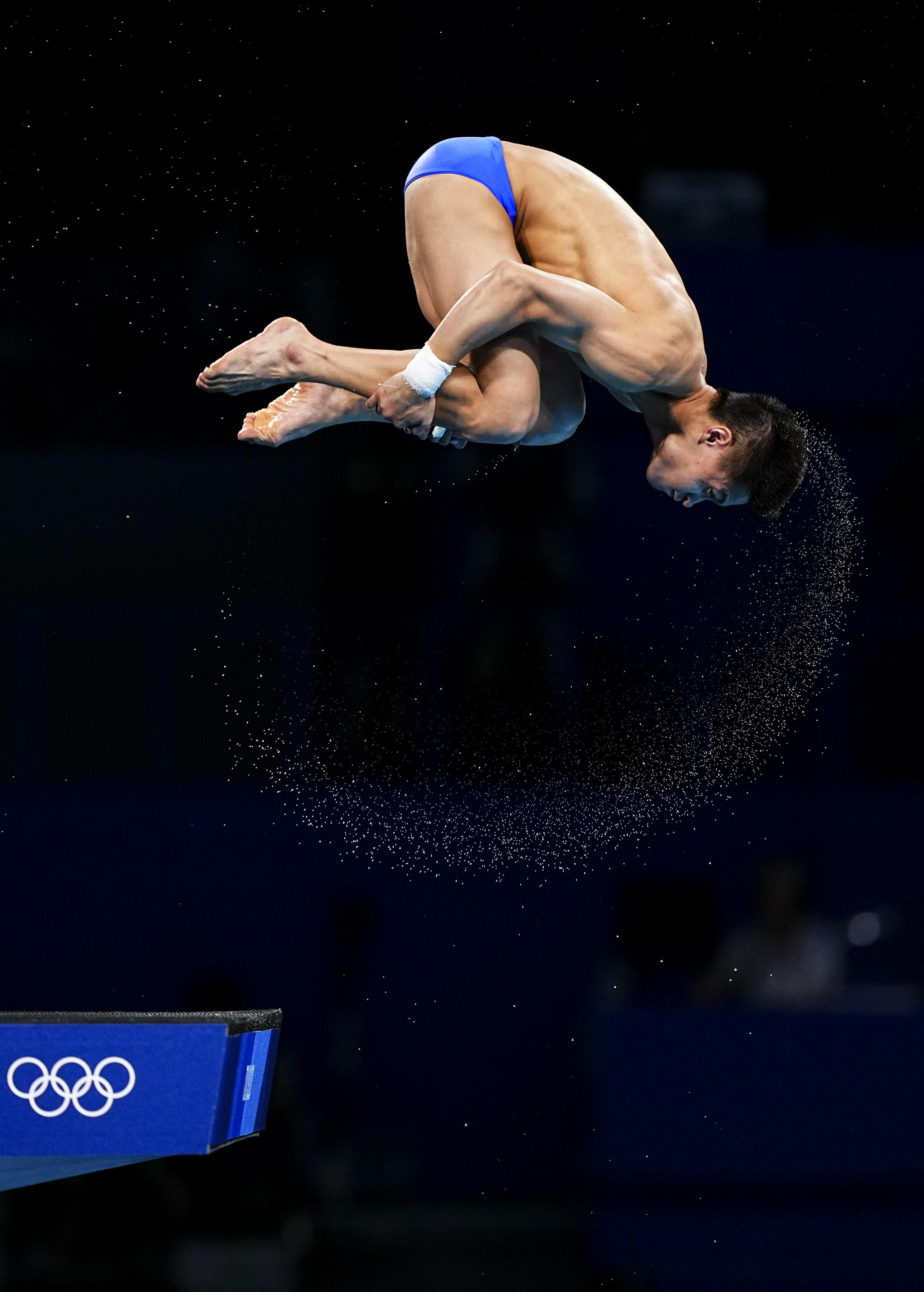 跳水——男子10米跳台预赛赛况|跳水|杨健|曹缘_新浪新闻