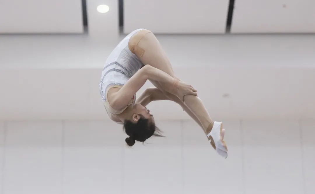 中国蹦床女神!这才是又美又能跳啊!